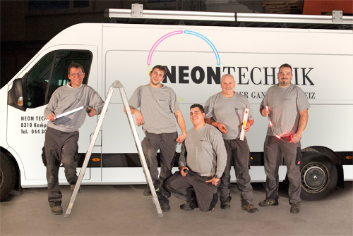 Neon Technik AG Team Montage